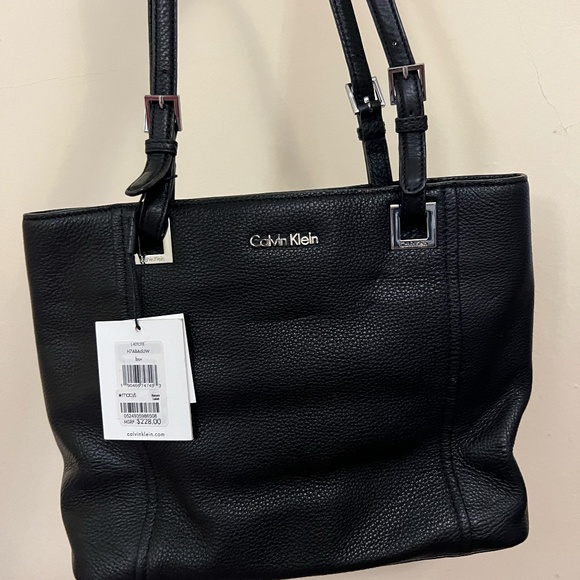 Calvin Klein Black Leather Shoulder Bag NWT | Multiple Pockets | Womens Bag - Picture 1 of 7